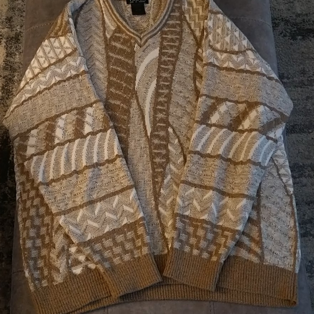 Tosani Canada Sweater